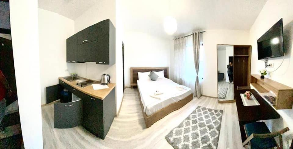 Aparthotel Ipsilanti House Iasi Exterior foto